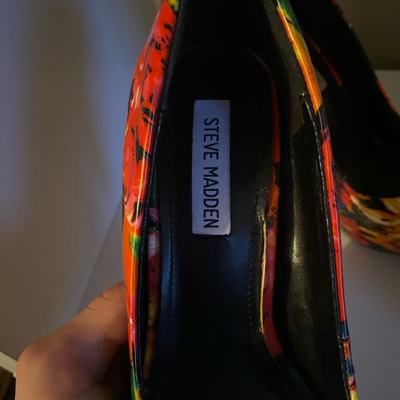 Women’s Steve Madden Heels - Picture 3 of 4